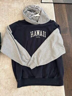 Brandy Melville Gray and Navy 'Hawaii U.S.A.' Pullover Hoodie